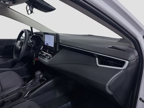 Used 2025 Toyota Corolla LE image 29