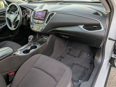 Used 2023 Chevrolet Malibu LT image 28