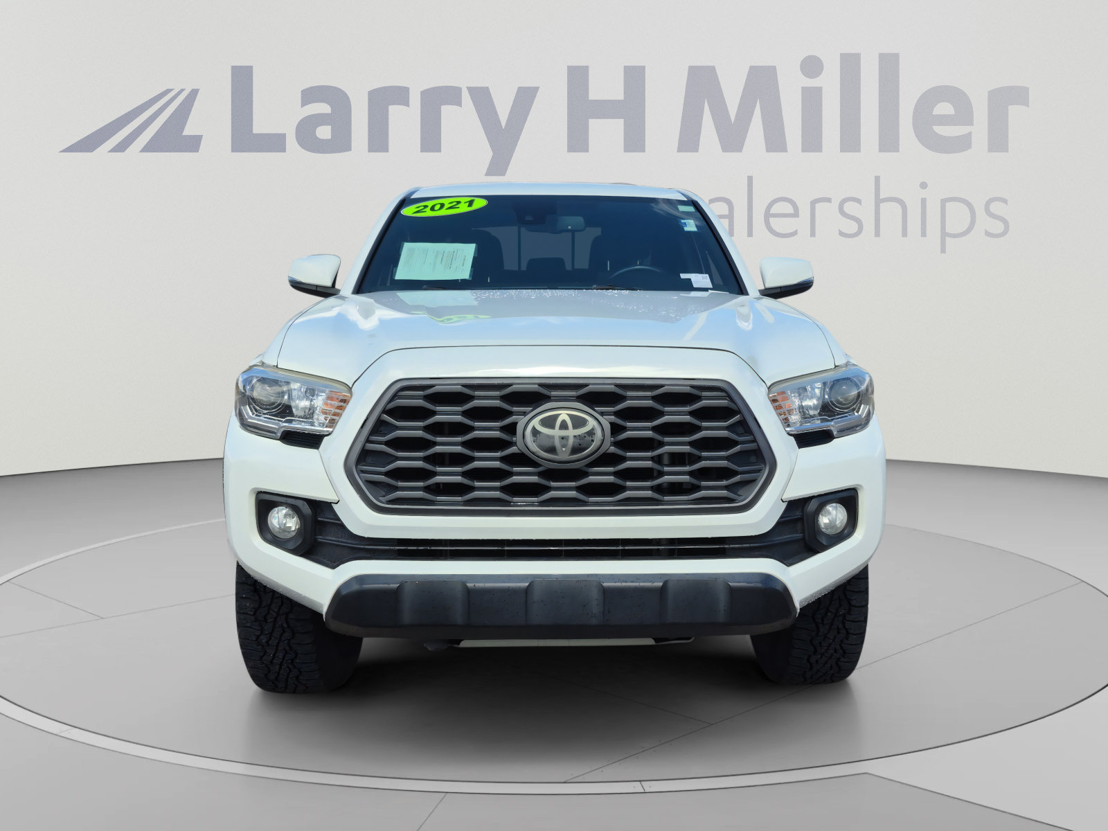 Used 2021 Toyota Tacoma TRD Off-Road w/ Technology Package AWD/4WD image 8
