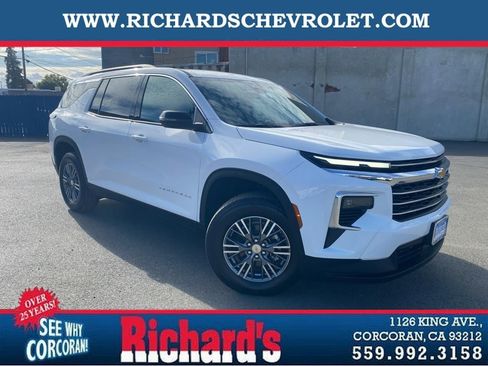 Used 2026 Chevrolet Traverse LT image 1