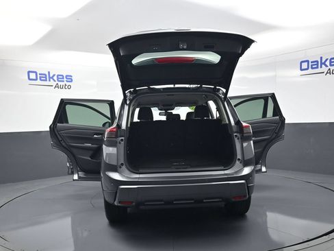 Used 2025 Nissan Rogue SL FWD image 55