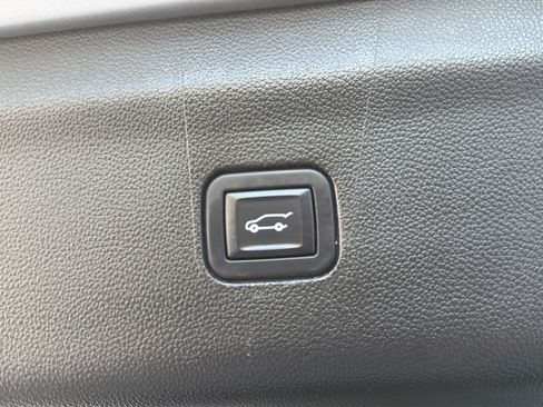 Used 2020 Buick Enclave Premium w/ Sun and Sites Package FWD image 29