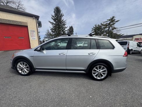 Used 2017 Volkswagen Golf Alltrack SE AWD/4WD image 3