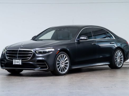 Used 2023 Mercedes-Benz S 580e 4MATIC Sedan w/ AMG Line image 4