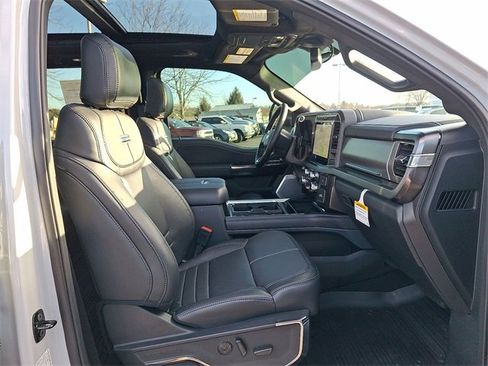 Used 2025 Ford F450 Platinum w/ FX4 Off-Road Package image 28