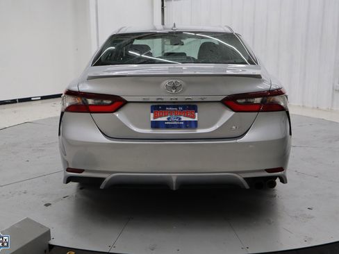 Used 2024 Toyota Camry SE image 6