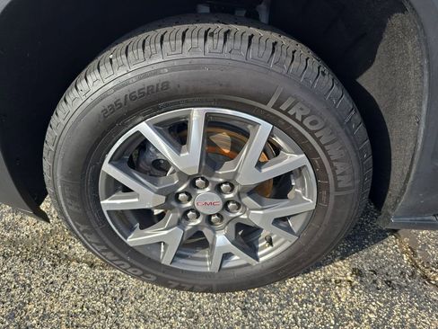 Used 2023 GMC Acadia SLE w/ Driver Convenience Package image 11