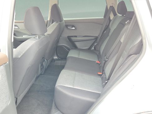 Used 2023 Nissan Rogue SV image 32