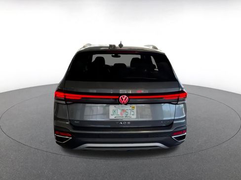 Used 2025 Volkswagen Taos SE image 15