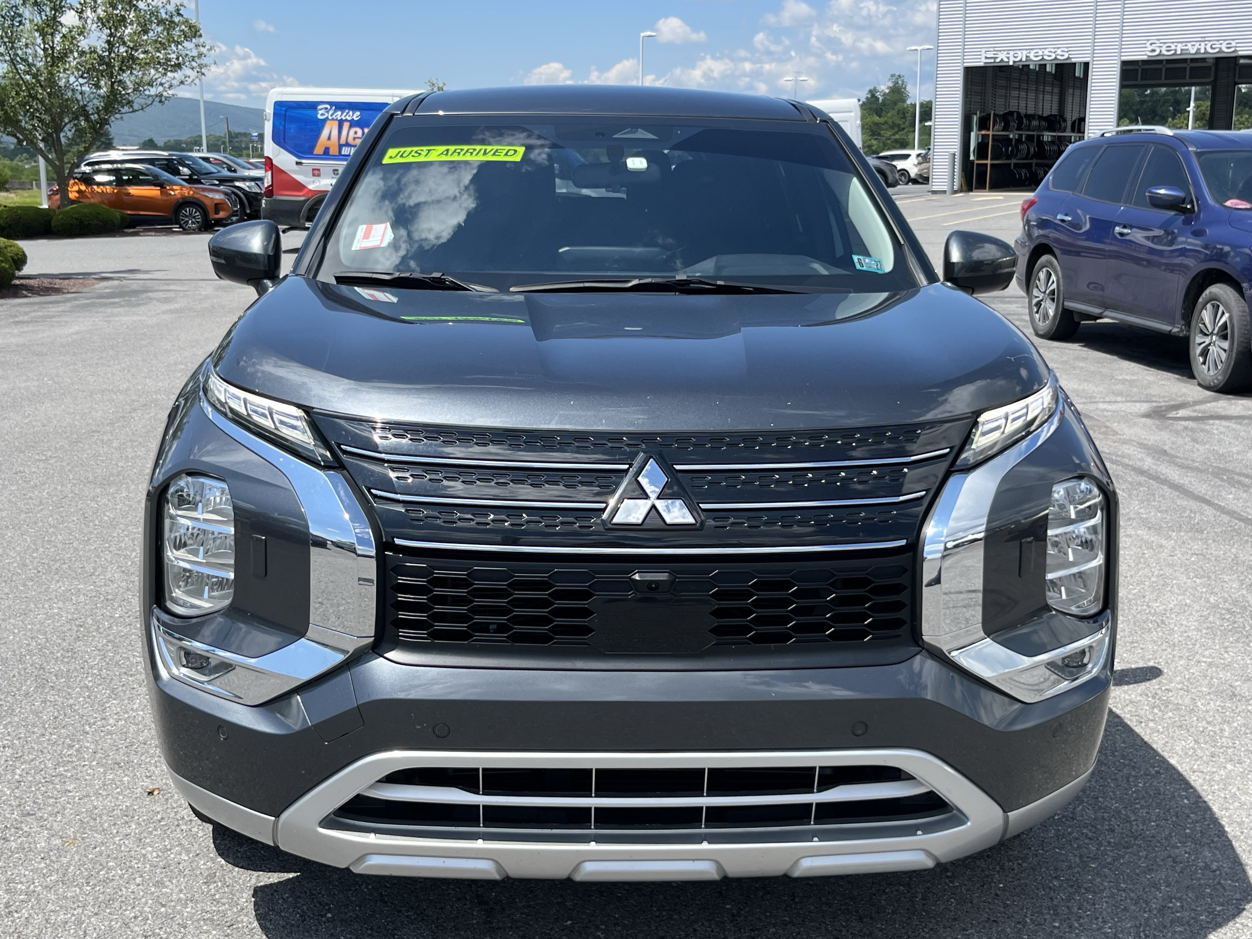 Used 2024 Mitsubishi Outlander SE AWD/4WD image 12