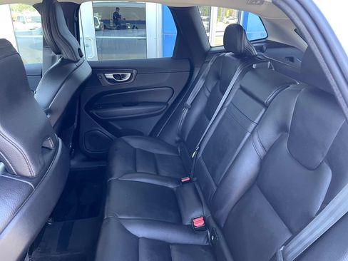 Used 2021 Volvo XC60 T5 Momentum w/ Premium Package AWD/4WD image 10