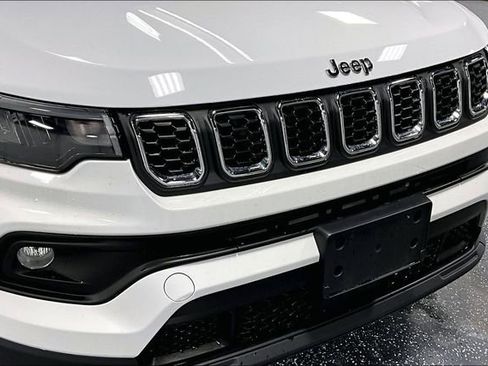 Used 2024 Jeep Compass Latitude image 30