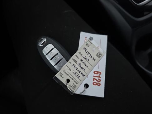 Used 2017 Nissan Rogue SV AWD/4WD image 38