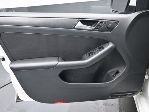 Used 2014 Volkswagen Jetta SE FWD image 16