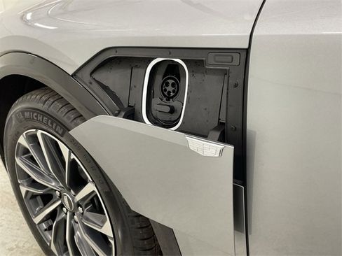 New 2025 Cadillac Lyriq Sport image 28
