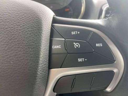 Used 2019 Jeep Grand Cherokee Altitude AWD/4WD image 26