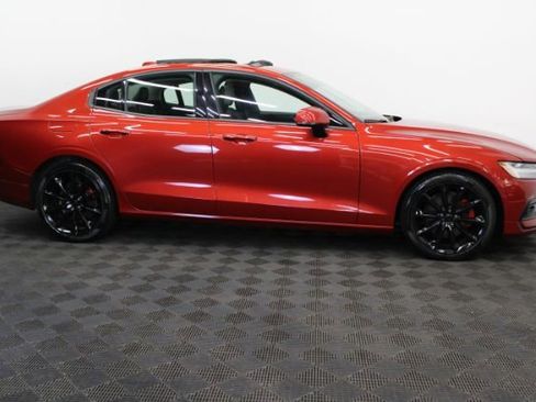 Used 2021 Volvo S60 T5 Momentum FWD image 4