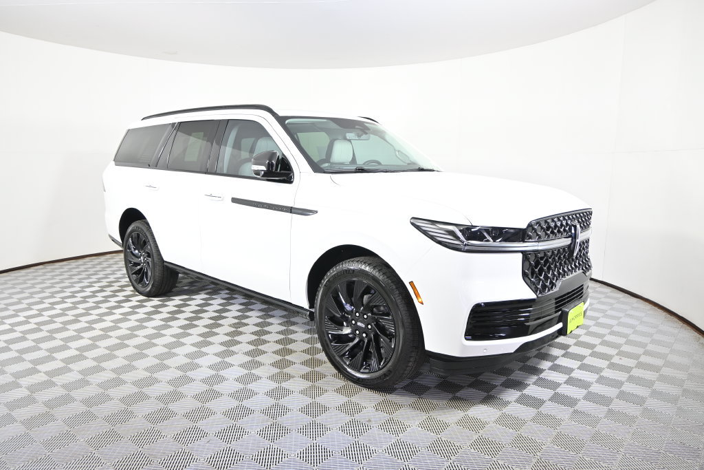 Used 2026 Lincoln Navigator Reserve w/ Jet Appearance Package AWD/4WD image 9