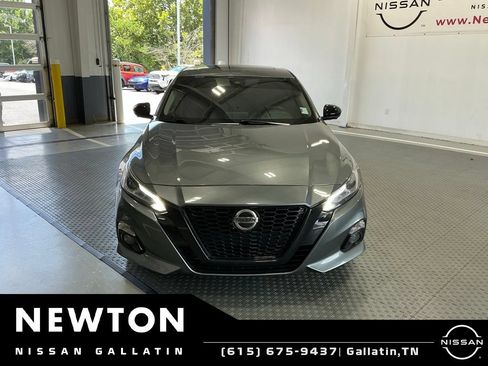Used 2020 Nissan Altima 2.0 Platinum FWD image 3