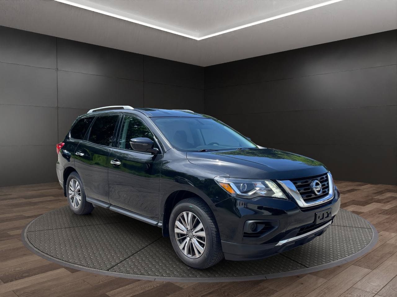 Used 2020 Nissan Pathfinder S AWD/4WD image 2