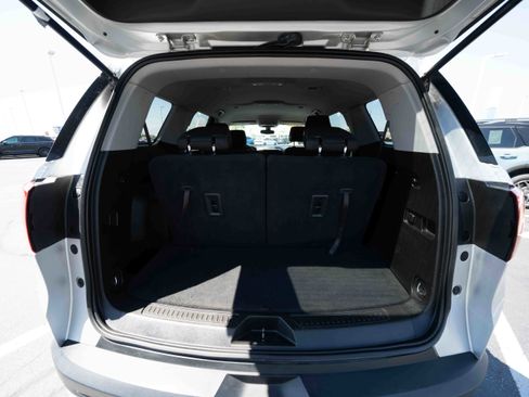 Used 2017 GMC Acadia SLE w/ LPO, Floor Liner Package FWD image 28