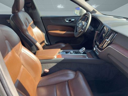 Certified 2023 Volvo XC60 B5 Ultimate w/ Protection Package Premier image 30