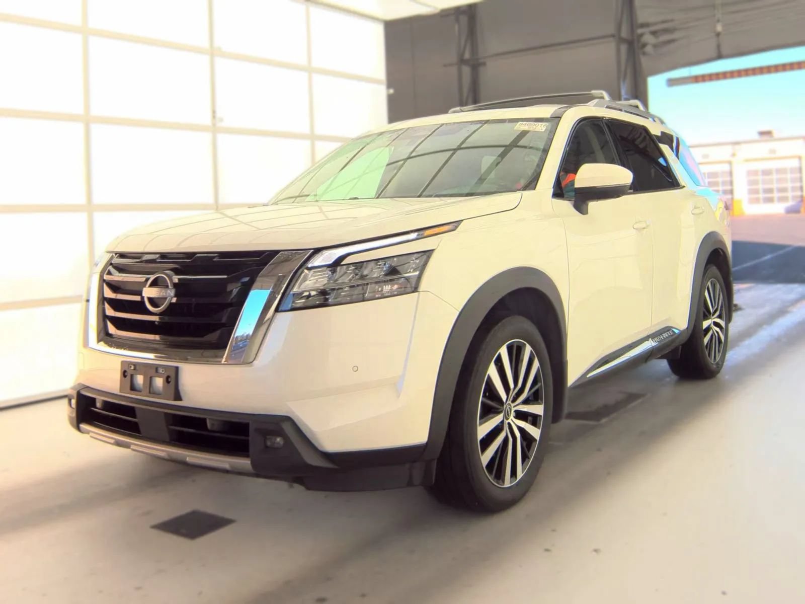 Used 2024 Nissan Pathfinder Platinum AWD/4WD image 1