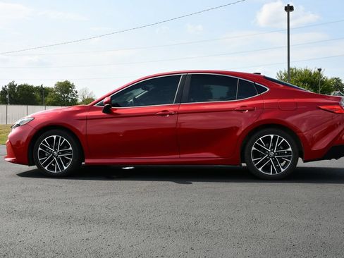 Used 2025 Toyota Camry XLE w/ Premium Plus Package AWD/4WD image 4