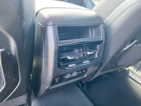Used 2023 Jeep Grand Cherokee Limited AWD/4WD image 19