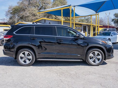 Used 2019 Toyota Highlander Limited image 3