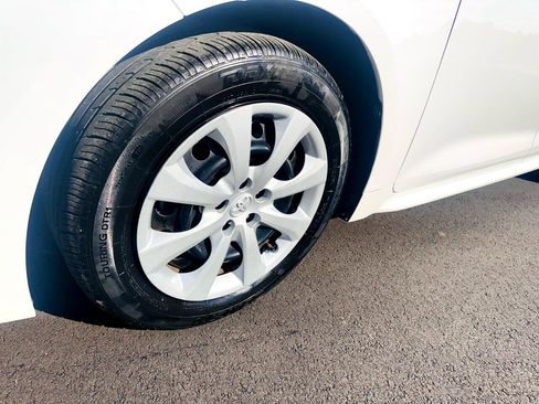 Used 2021 Toyota Corolla LE image 12