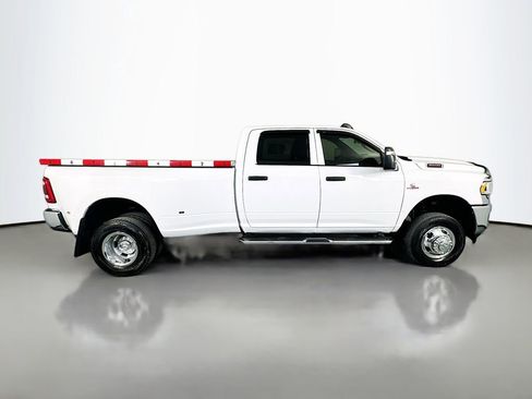 Used 2024 RAM 3500 Tradesman w/ Chrome Appearance Group AWD/4WD image 8