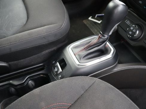 Used 2023 Jeep Renegade Trailhawk image 11