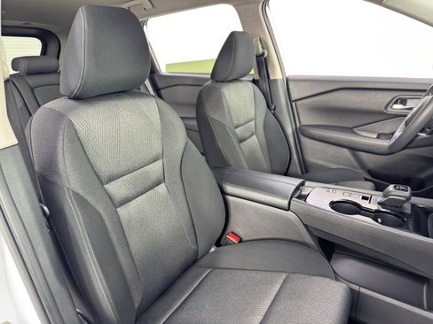 Used 2024 Nissan Rogue SV image 32