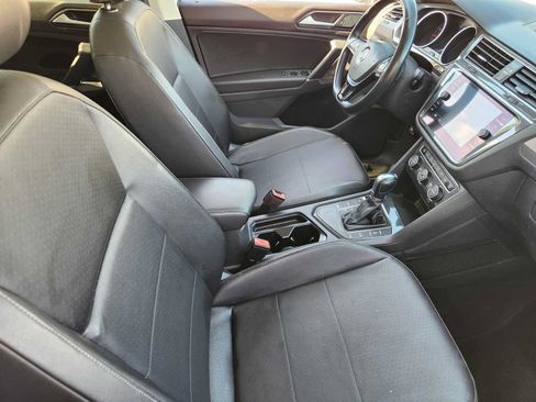 Used 2018 Volkswagen Tiguan SE w/ Panoramic Sunroof Package FWD image 13