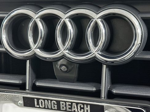 Used 2022 Audi Q8 Prestige image 15