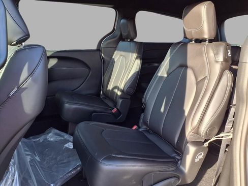 New 2026 Chrysler Pacifica Select image 22