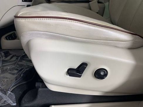 Used 2019 Chrysler Pacifica Limited w/ Advanced Safetytec Group FWD image 22