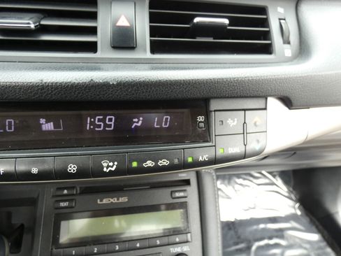 Used 2015 Lexus CT 200h image 70