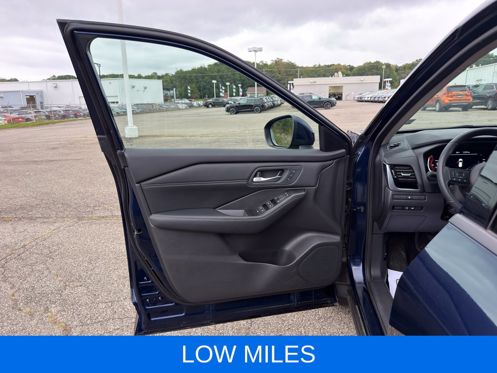 Used 2024 Nissan Rogue SL w/ SL Premium Package AWD/4WD image 11