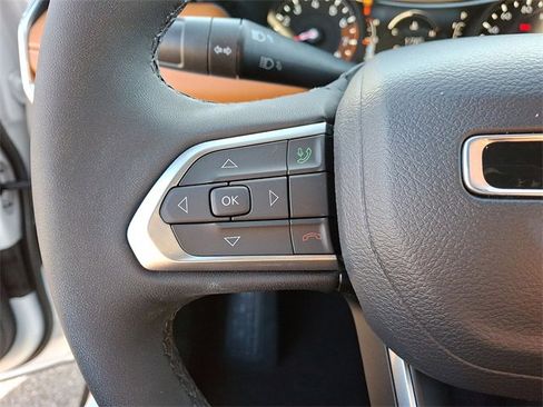 Used 2024 Jeep Compass Limited image 17