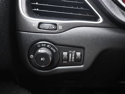 Used 2019 Jeep Cherokee Trailhawk AWD/4WD image 26
