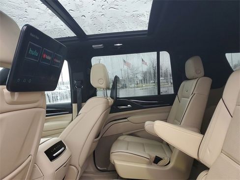 Used 2023 Cadillac Escalade ESV Premium Luxury w/ Performance Package image 8