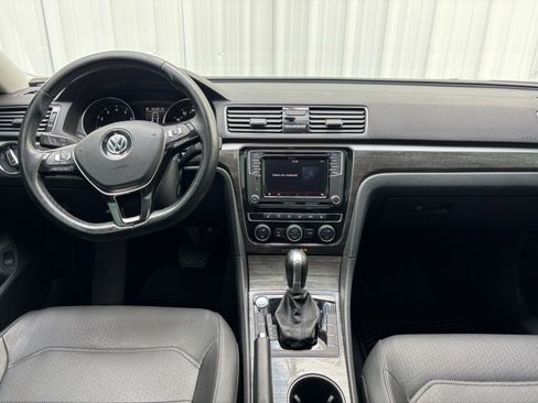 Used 2018 Volkswagen Passat 2.0T SE w/ SE Lighting Package image 27