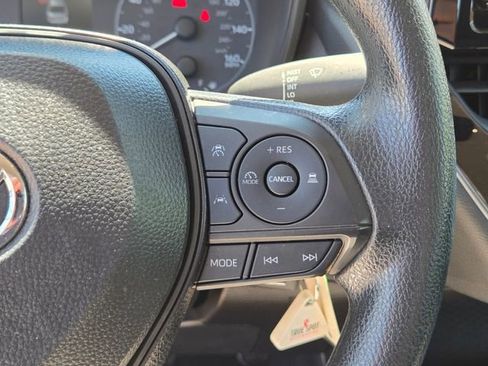 Used 2025 Toyota Corolla LE FWD image 28