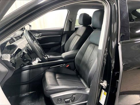 Used 2022 Audi e-tron Premium Plus image 8