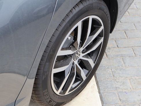 Used 2025 Volkswagen Jetta SE image 39