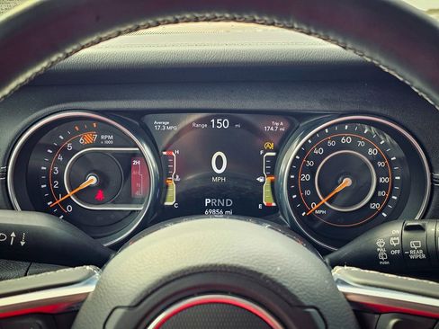 Used 2018 Jeep Wrangler Unlimited Sahara image 14