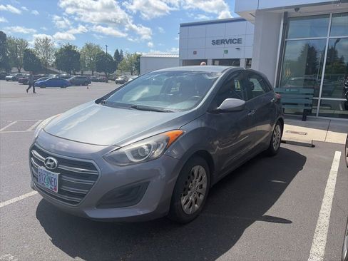 Used 2016 Hyundai Elantra GT FWD image 2