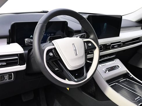 New 2026 Lincoln Aviator Reserve AWD/4WD image 11